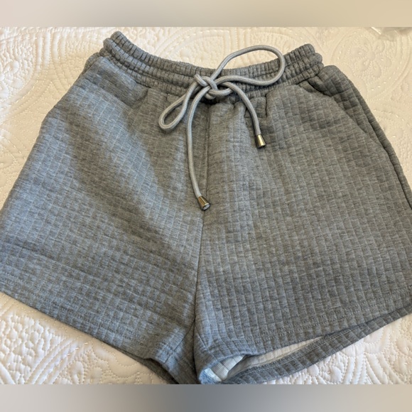 Princess Polly grey waffle sweat shorts. Drawstring US Size 4 - Picture 2 of 8